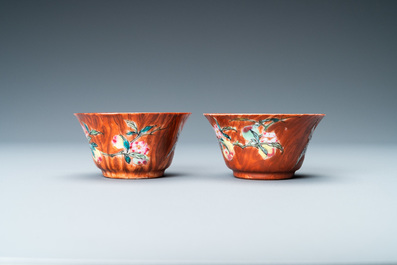 A pair of Chinese famille rose 'faux-bois' cups and saucers, Yongzheng/Qianlong