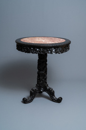 Une table en bois sculpt&eacute; au plateau en marbe, Chine, 19&egrave;me