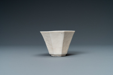 An octagonal Chinese Dehua bowl with incised floral design, Kangxi