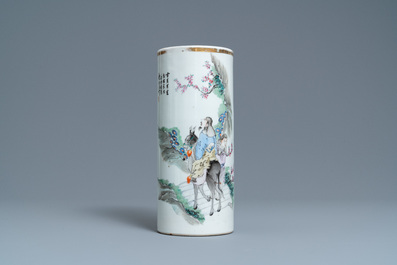 A Chinese qianjiang cai hat stand and five famille rose wares, 19/20th C.