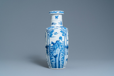 Een Chinese blauw-witte rouleau vaas, Kangxi merk, 19e eeuw