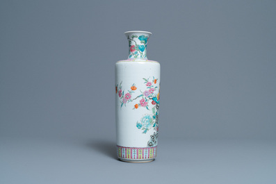 A Chinese famille rose 'rooster' vase, 19th C.