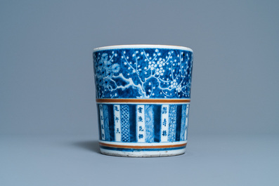 A Chinese blue and white brush pot, 18/19th C.