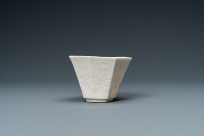 An octagonal Chinese Dehua bowl with incised floral design, Kangxi