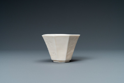 An octagonal Chinese Dehua bowl with incised floral design, Kangxi