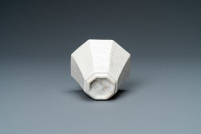 An octagonal Chinese Dehua bowl with incised floral design, Kangxi