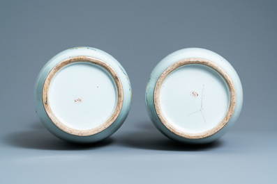 A pair of Chinese famille rose vases, 19/20th C.