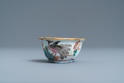 A Chinese qianjiang cai hat stand and five famille rose wares, 19/20th C.
