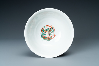 A Chinese famille verte 'phoenixes' bowl, Chenghua merk, Kangxi