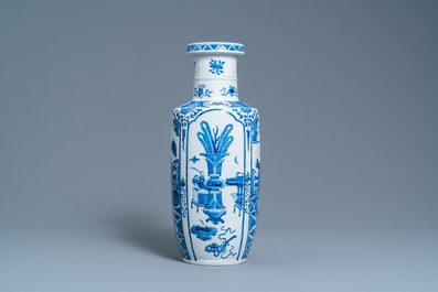 Een Chinese blauw-witte rouleau vaas, Kangxi merk, 19e eeuw