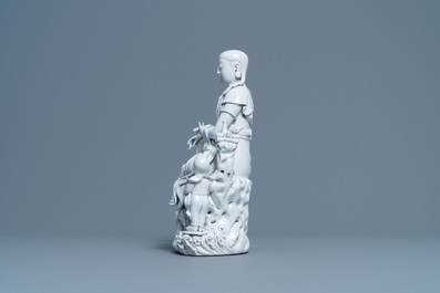 Een Chinese Dehua blanc de Chine figuur van Guanyin, He Chaozong merk, 20e eeuw