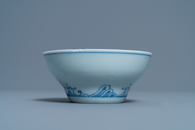 A Chinese blue and white 'dragon' bowl, Kangxi/Yongzheng