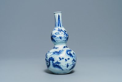 Een Chinese blauw-witte kalebasvaas, Wanli