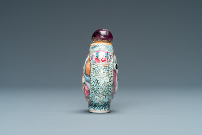 A Chinese famille rose 'erotical subject' snuff bottle, Qianlong mark, 19th C.