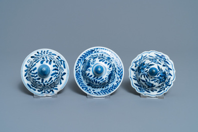 A Chinese blue and white five-piece garniture with floral design, Kangxi