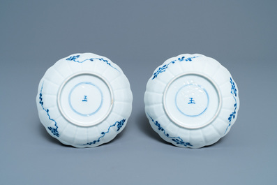 Vijf Chinese blauw-witte schotels, een kom en een dekselpot, 18/19e eeuw