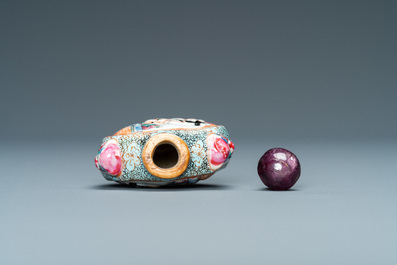 A Chinese famille rose 'erotical subject' snuff bottle, Qianlong mark, 19th C.