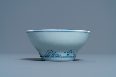 A Chinese blue and white 'dragon' bowl, Kangxi/Yongzheng