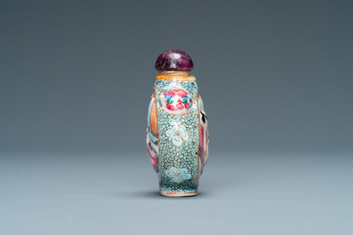 A Chinese famille rose 'erotical subject' snuff bottle, Qianlong mark, 19th C.