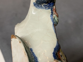 Un exceptionnel porte-montre en fa&iuml;ence polychrome de Delft, dat&eacute; 1772