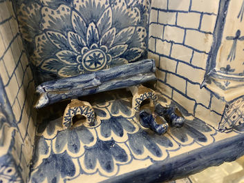 A Dutch Delft blue and white fireplace-shaped box and cover, ca. 1800