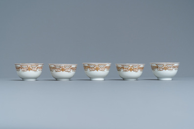 Un service &agrave; th&eacute; de 20 pi&egrave;ces en porcelaine de Chine famille rose pour le march&eacute; europ&eacute;en, Qianlong