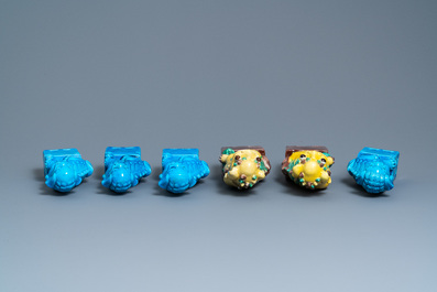 Veertien Chinese monochrome turquoise en famille verte modellen van boeddhistische leeuwen, 19/20e eeuw