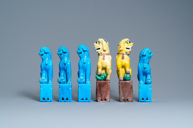 Veertien Chinese monochrome turquoise en famille verte modellen van boeddhistische leeuwen, 19/20e eeuw