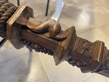 Een mahoniehouten bootsmast met eikenranken, Frankrijk of Itali&euml;, 18e eeuw