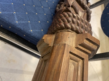 Een mahoniehouten bootsmast met eikenranken, Frankrijk of Itali&euml;, 18e eeuw