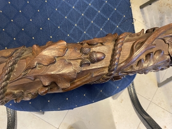 Een mahoniehouten bootsmast met eikenranken, Frankrijk of Itali&euml;, 18e eeuw