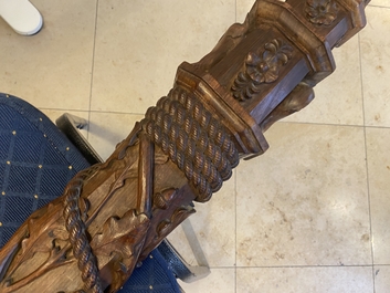 Een mahoniehouten bootsmast met eikenranken, Frankrijk of Itali&euml;, 18e eeuw