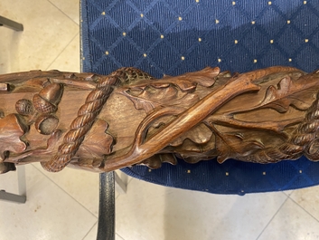 Een mahoniehouten bootsmast met eikenranken, Frankrijk of Itali&euml;, 18e eeuw