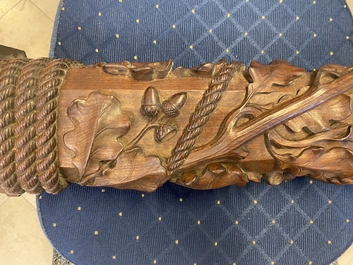 Een mahoniehouten bootsmast met eikenranken, Frankrijk of Itali&euml;, 18e eeuw