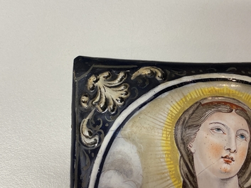 Een email plaquette met de Heilige Maagd en inscriptie 'Mater Dei', Limoges, Frankrijk, 1e helft 18e eeuw
