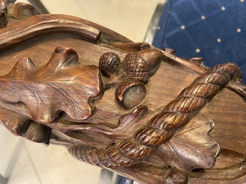 Een mahoniehouten bootsmast met eikenranken, Frankrijk of Itali&euml;, 18e eeuw
