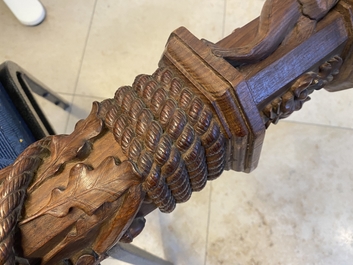 Een mahoniehouten bootsmast met eikenranken, Frankrijk of Itali&euml;, 18e eeuw
