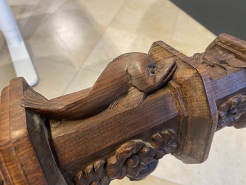 Een mahoniehouten bootsmast met eikenranken, Frankrijk of Itali&euml;, 18e eeuw
