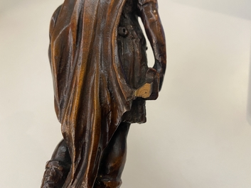 Een palmhouten figuur van David met het hoofd van Goliath, 17e eeuw