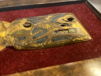 Een verguld koperen en champlev&eacute; emaille plaquette met de Heilige Maagd, Limoges, Frankrijk, 13e eeuw