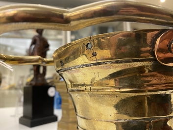 Twee bronzen wijwater emmers, Vlaanderen, 1e helft 16e eeuw