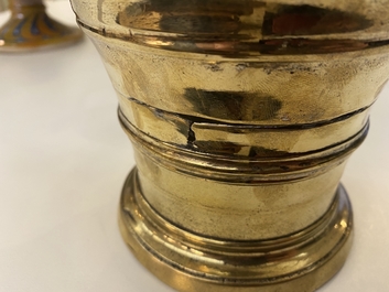 Twee bronzen wijwater emmers, Vlaanderen, 1e helft 16e eeuw