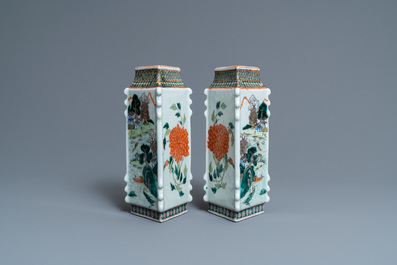A pair of lozenge-shaped Chinese famille verte vases, 19th C.