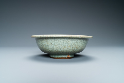 A Chinese ge-type crackle-glazed bowl, Qing