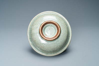 A Chinese ge-type crackle-glazed bowl, Qing
