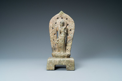 Un st&egrave;le en pierre sculpt&eacute;e &agrave; inscription, Chine, peut-&ecirc;tre Wei