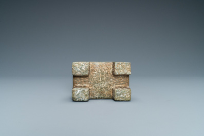 Un st&egrave;le en pierre sculpt&eacute;e &agrave; inscription, Chine, peut-&ecirc;tre Wei
