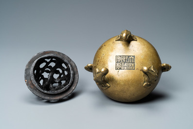 Un br&ucirc;le-parfum en bronze aux anses et pieds en forme d'&eacute;l&eacute;phants, Chine, marque et &eacute;poque de Qianlong
