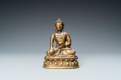 A Chinese gilt bronze 'Medicine Buddha' figure, 17/18th C.