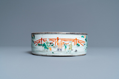 A Chinese famille verte 'playing boys' censer, 18/19th C.